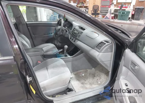 2004 Toyota Camry Le z USA, uszkodzony, nr VIN 4T1BE30K94U845176